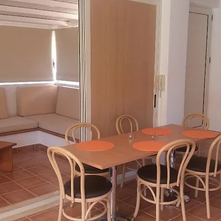 בית נופש Politeia Houses *